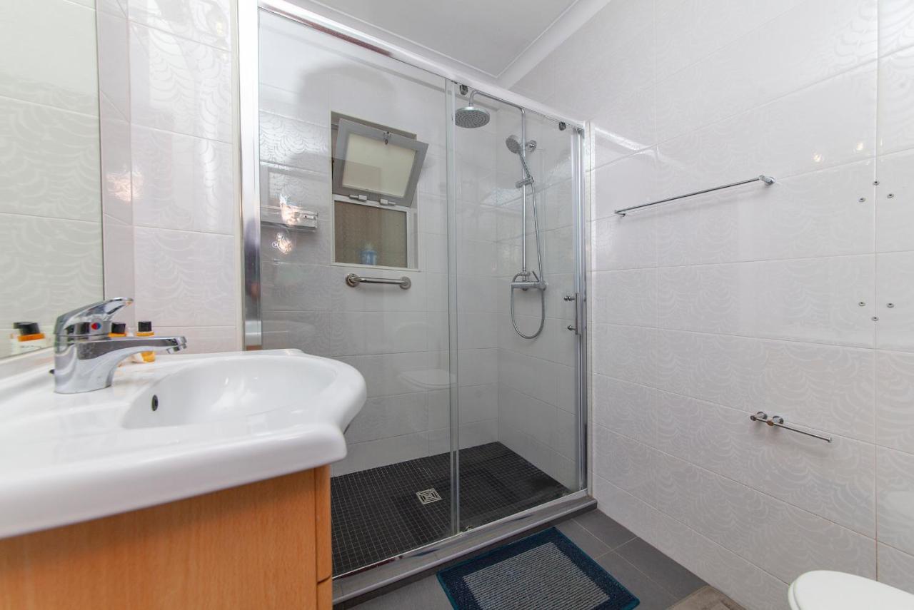 B18 - Village Street Apartment Lagos Eksteriør billede